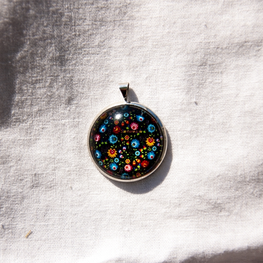 Nahrdelnik,-ludovy-motiv,-kvety-,-privesok,-sperk,-slovienka.sk