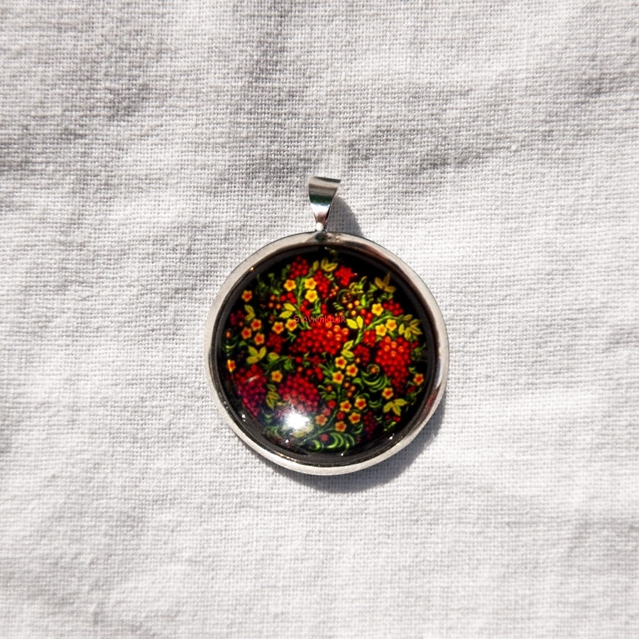 Nahrdelnik,-ludovy-motiv,-kvety2-chochloma,-jarabina--privesok,-sperk,-slovienka.sk