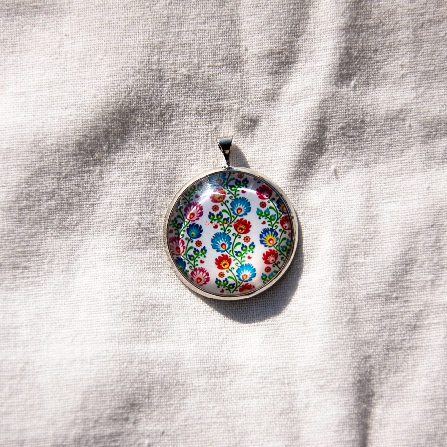 Nahrdelnik,-ludovy-motiv,-kvety2-,-privesok,-sperk,-slovienka.sk