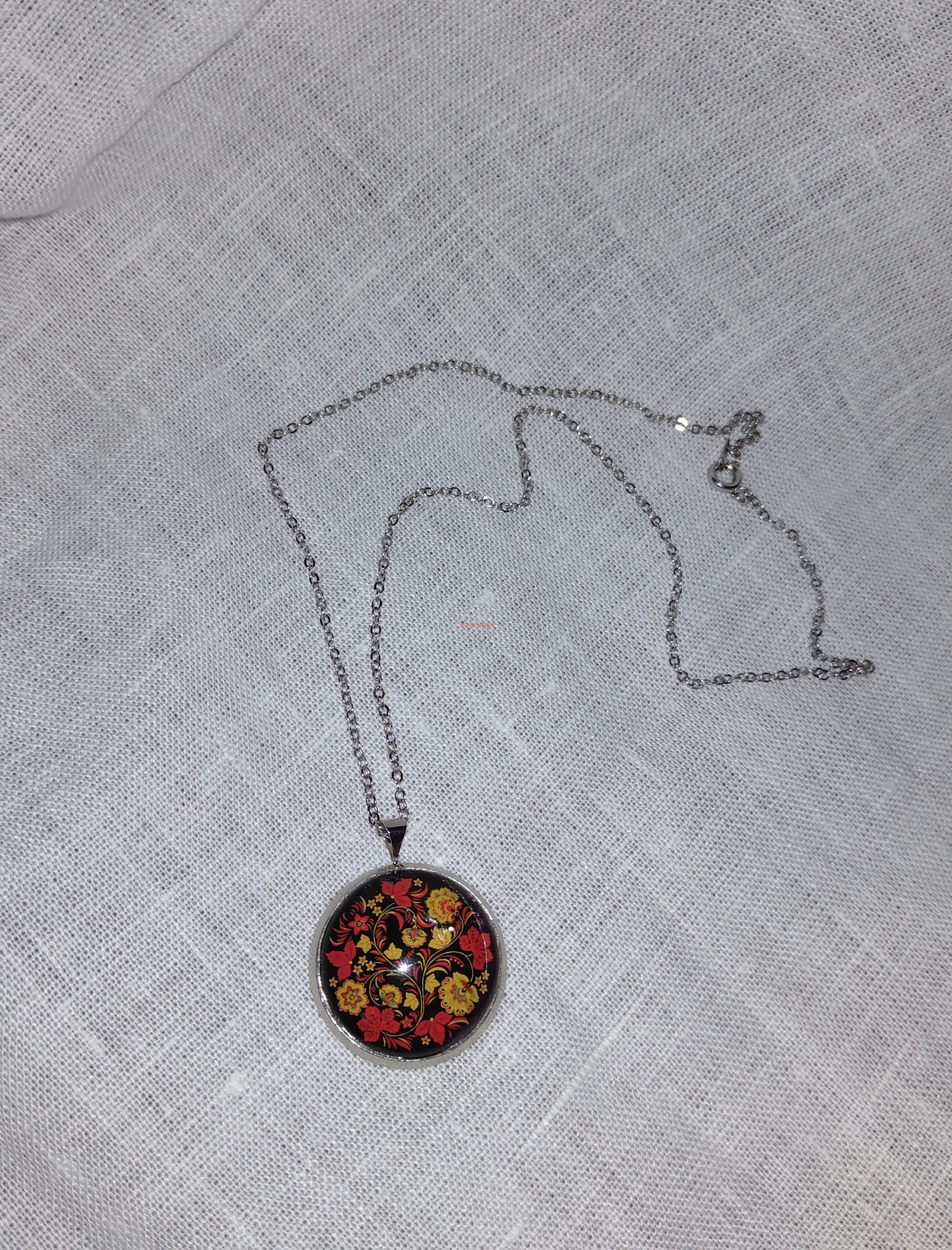 privesok_s_retiazkou-kvety-chochloma-slovienka.sk